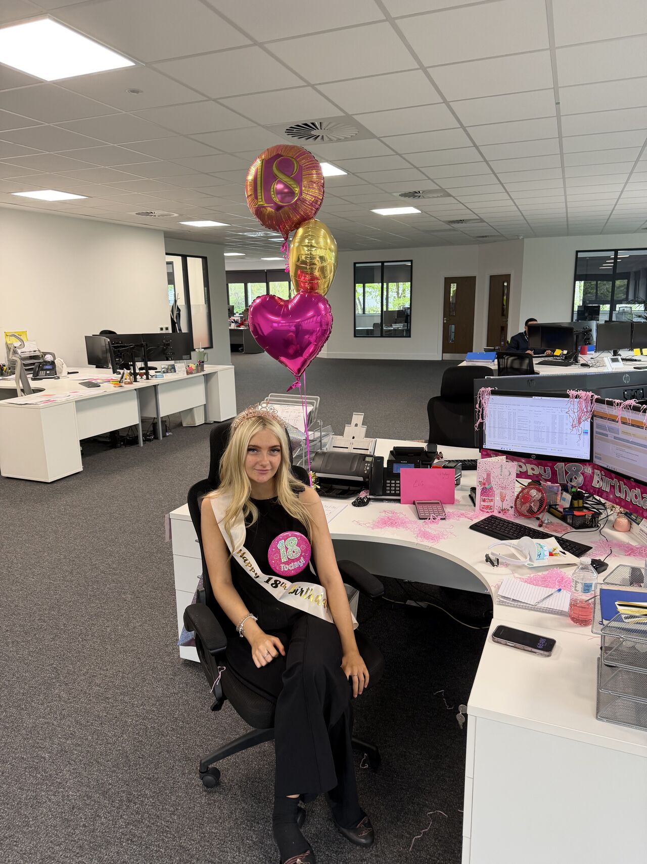 Happy Friday & A big Happy 18th birthday to Evie 🎉